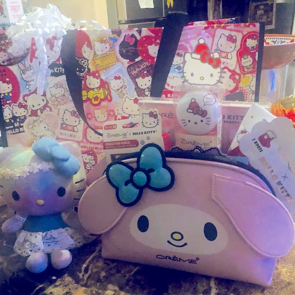 Hello kitty package bag doll makeup bag makeup etc